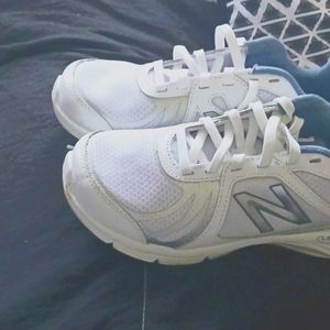 NEW BALANCE SHOES SIZE 6.5